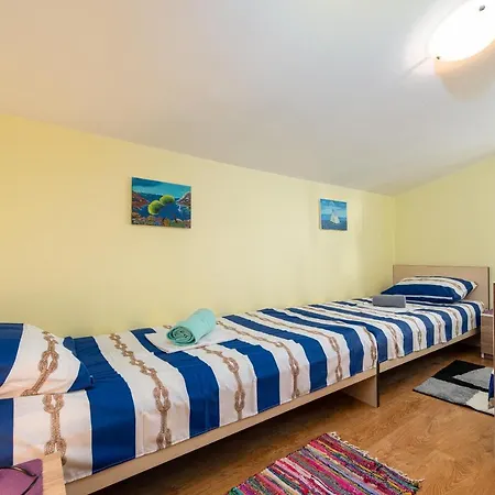 Apartmani Zlata Vir Exterior photo